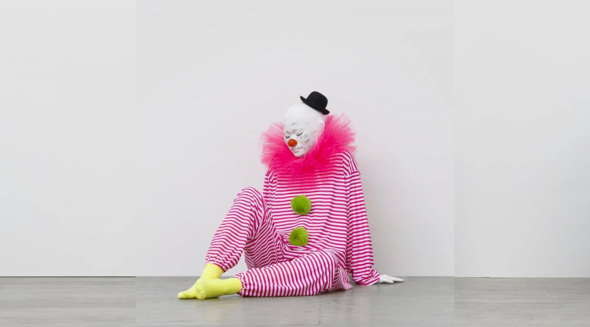 Vocabulary Of Solitude De Ugo Rondinone Es Un Viaje Por Los Suenos Y Payasos