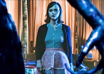 el-espeluznante-trailer-de-monstrous-muestra-a-christina-ricci-luchando-contra-fantasmas